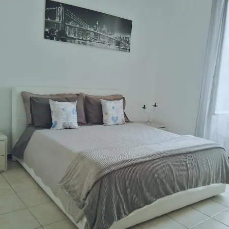 La Casa Sulla Piazzetta * Albenga